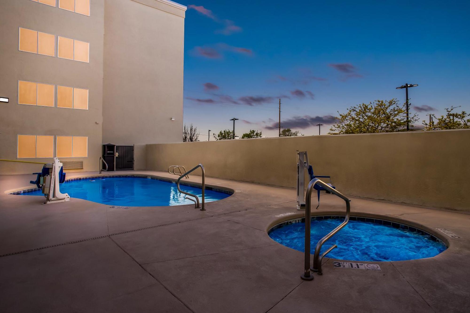 Comfort Inn & Suites Albuquerque Downtown Exteriör bild